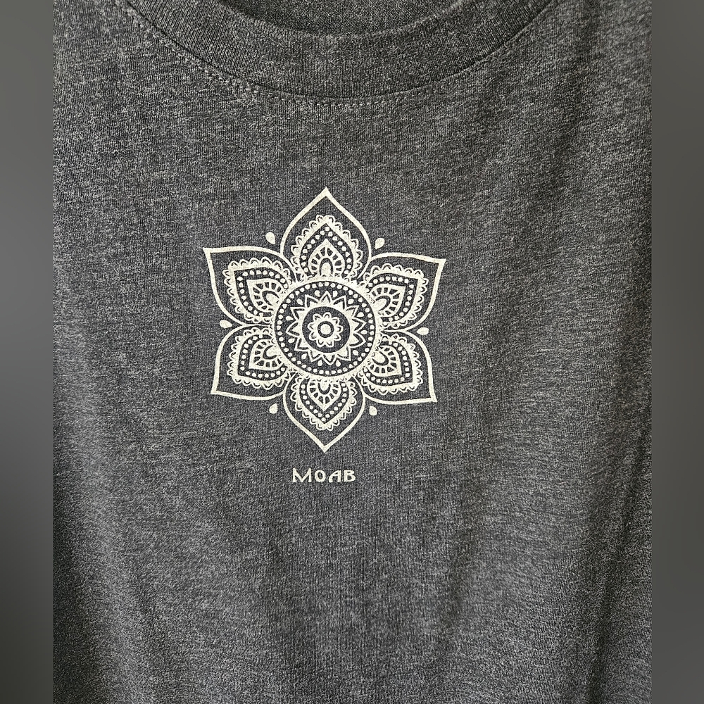 Moab BellaCanvas womens fit tee sz m/l - Picture 3 of 4